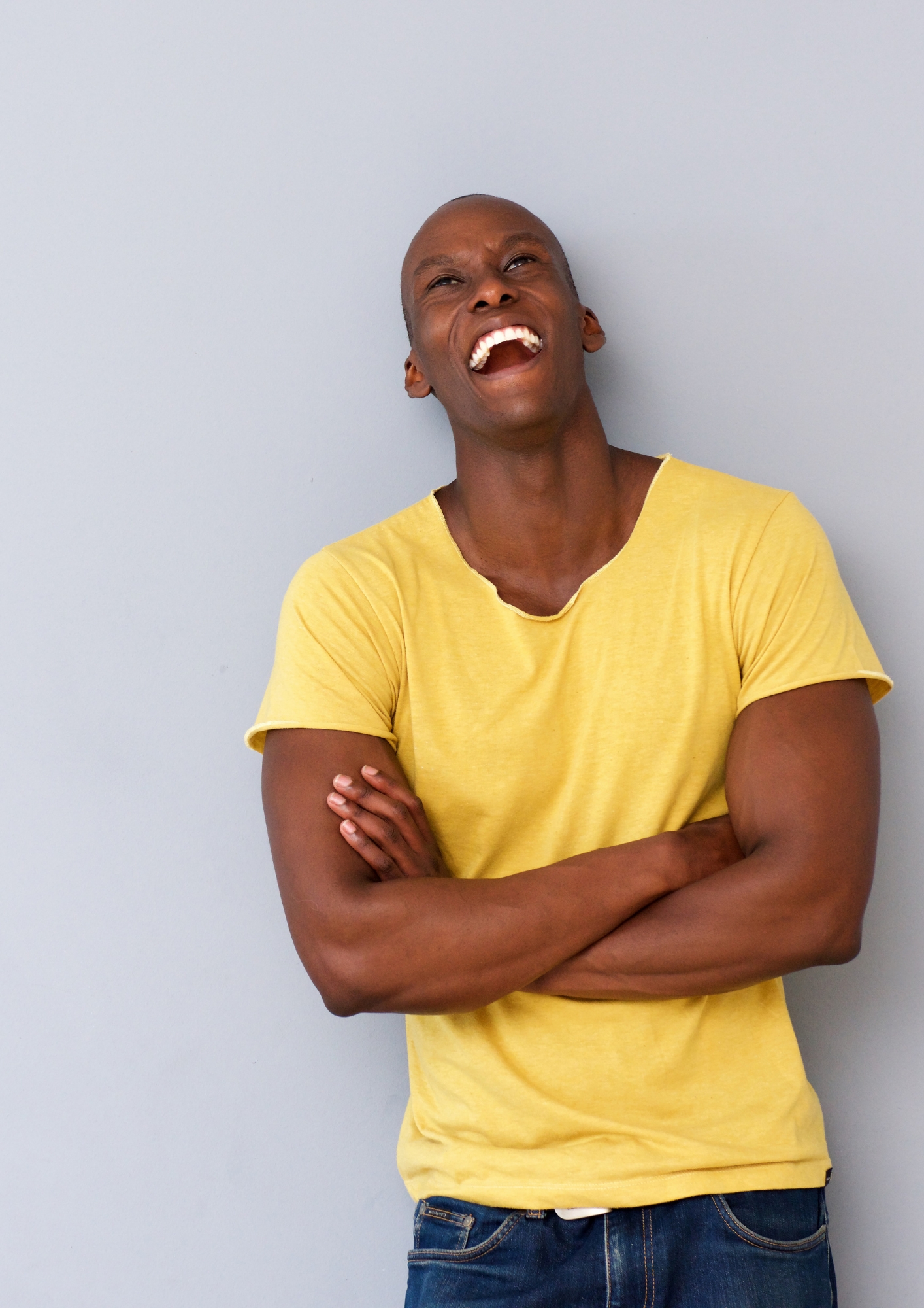 Man%20laughing%20yellow%20tshirt_0
